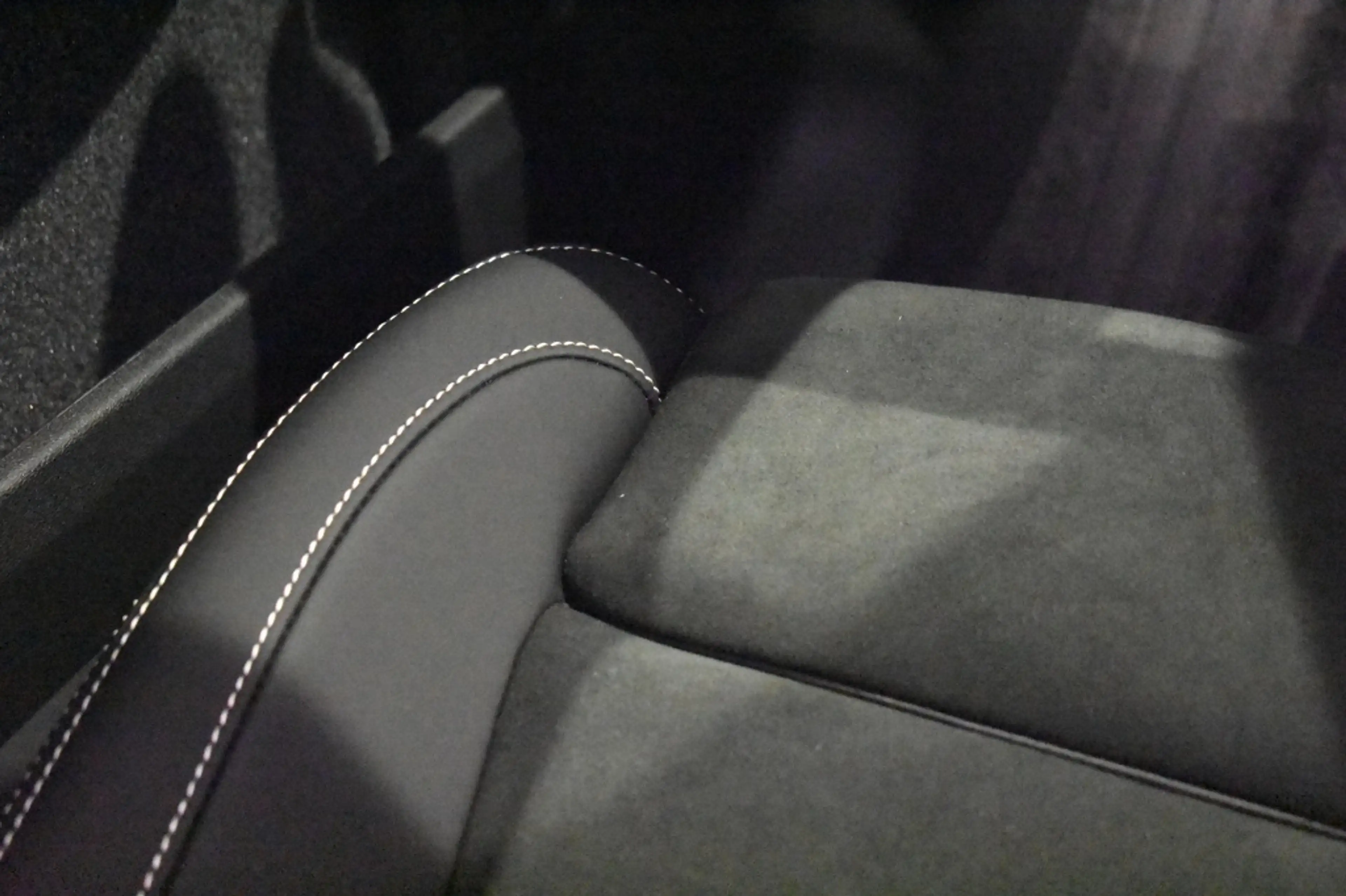 Volvo EX40 Twin Performance Ultra Black Edition Europa 442pk/ — photo 23