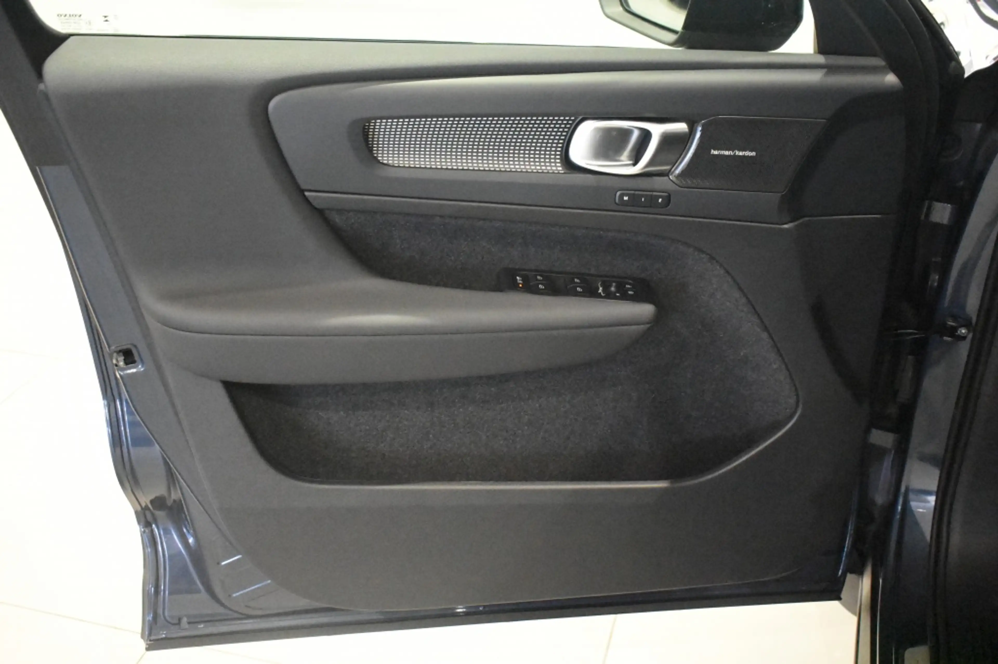Volvo EX40 Twin Performance Ultra Black Edition Europa 442pk/ — photo 17