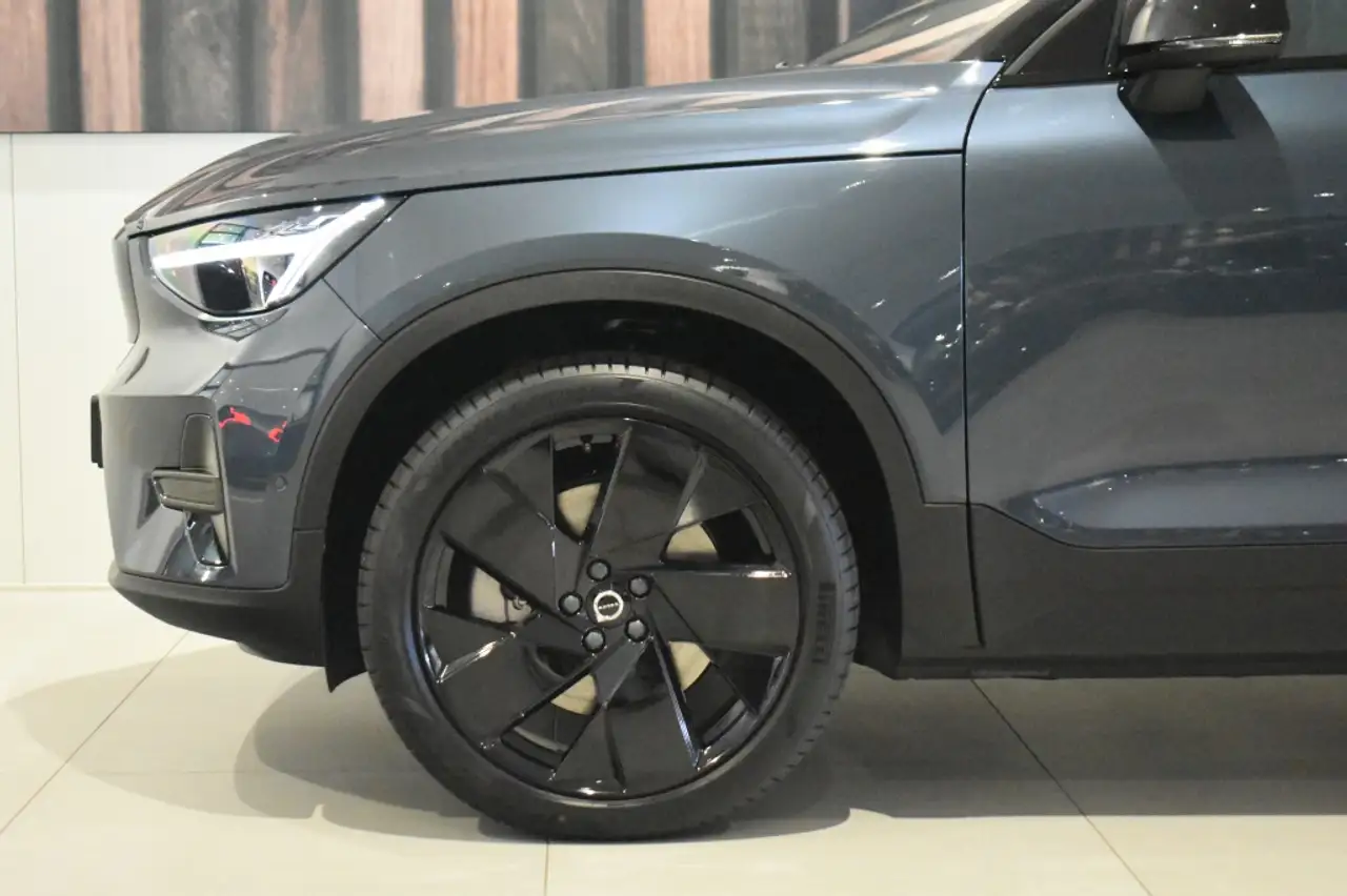 Volvo EX40 2026