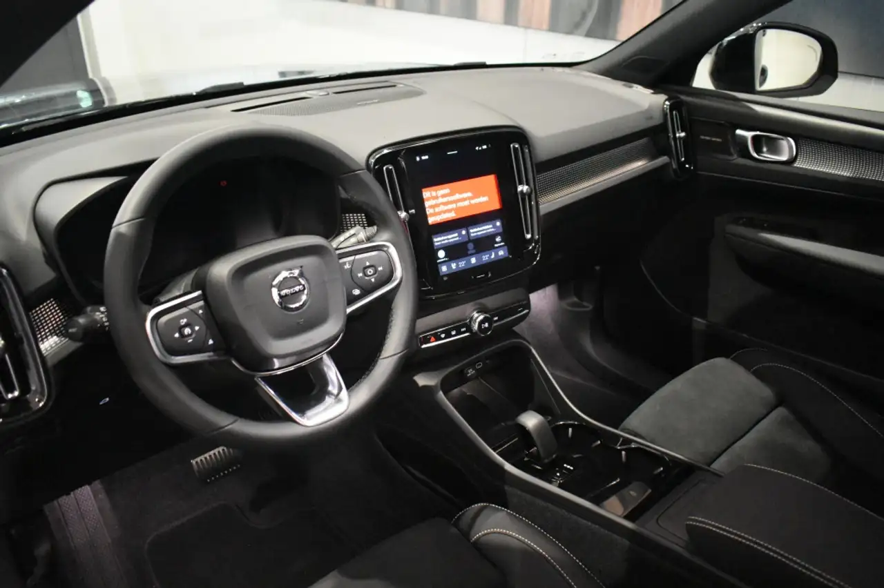 Volvo EX40 2026