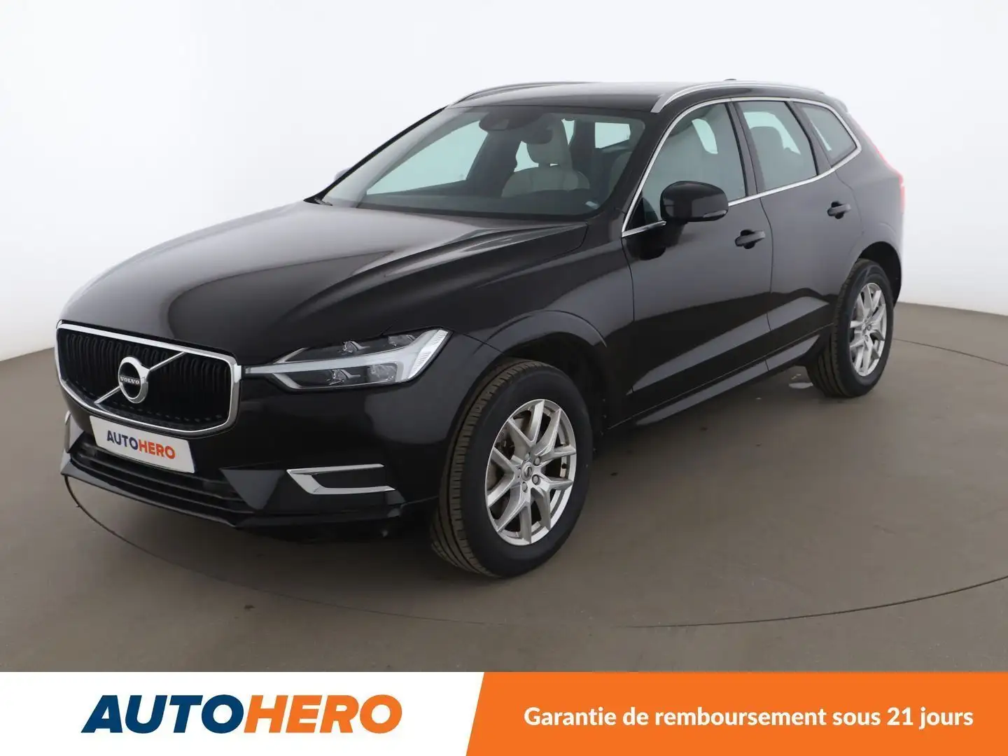 Volvo XC60 2.0 D4 AWD Momentum Geartronic 8 Noir - 1