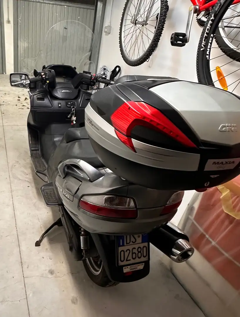 Suzuki Burgman 650 Executive Argento - 2