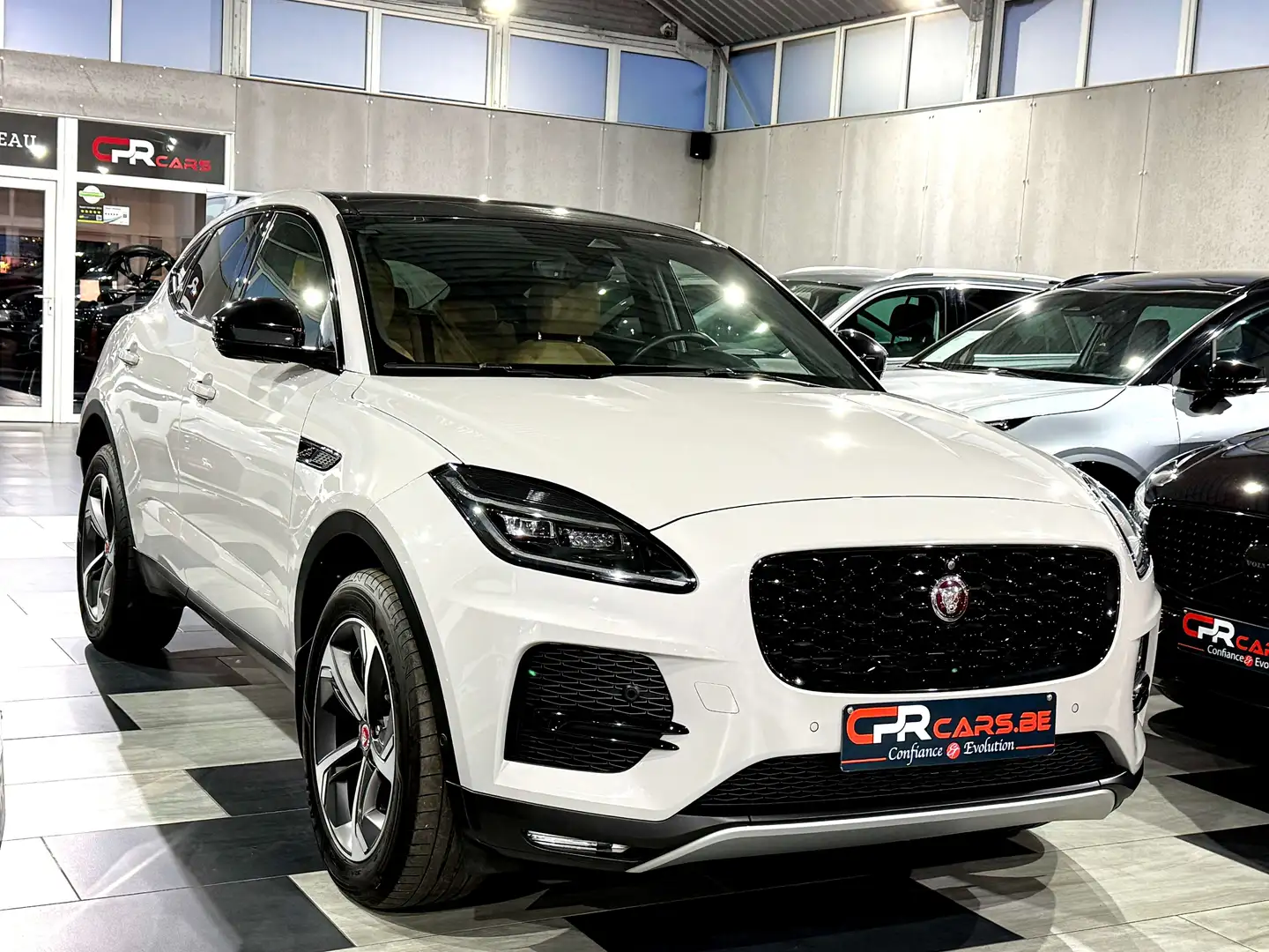 Jaguar E-Pace 1.5 T MHEV P160 R-Dynamic SE 1e Main Etat Neuf Gris - 2