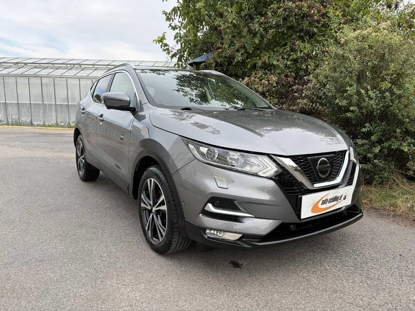 Nissan Qashqai 1,2 DIG-T N-Connecta 360° Kamera Pano Navi 1.Besitz Grau - 1
