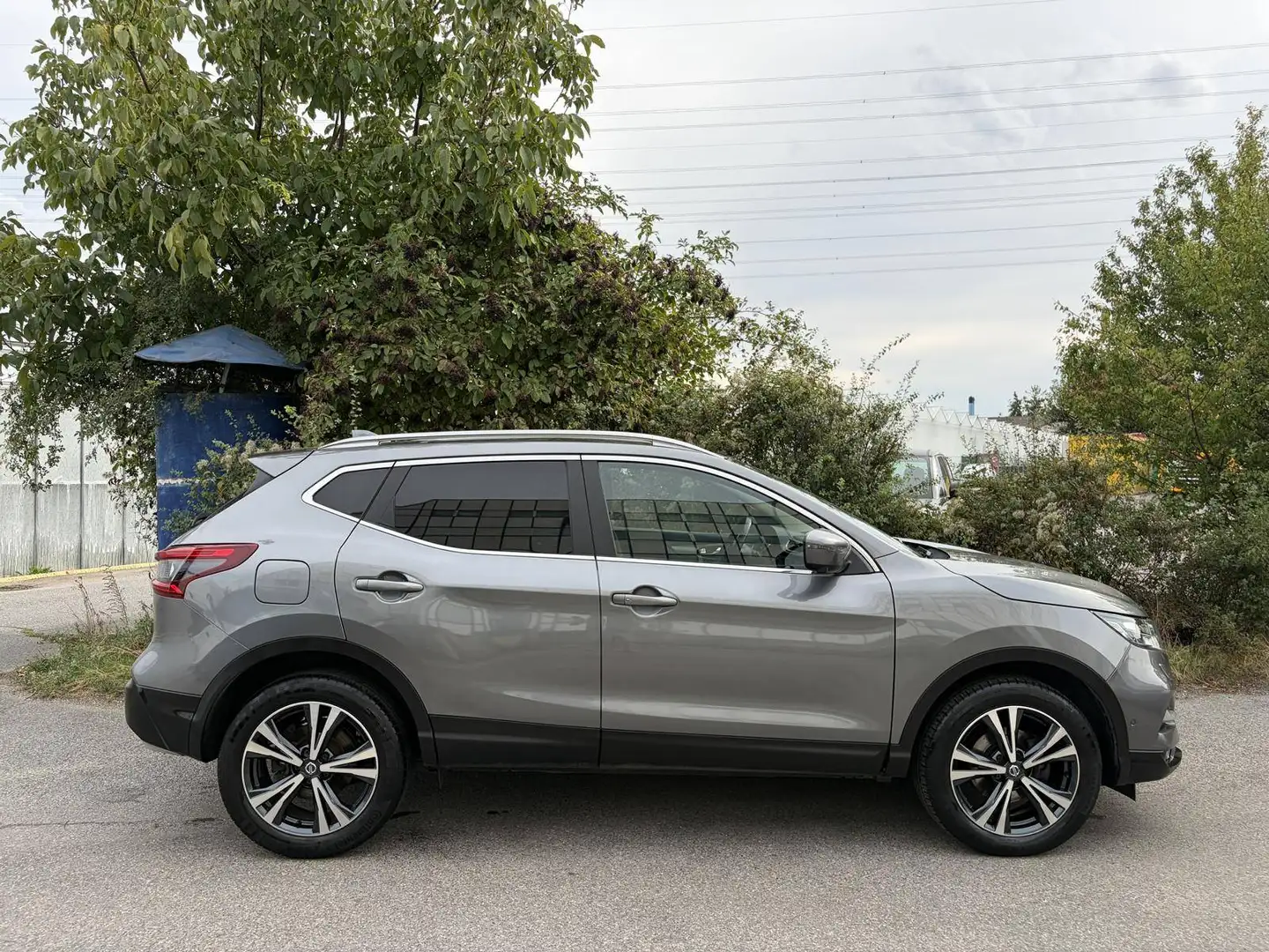 Nissan Qashqai 1,2 DIG-T N-Connecta 360° Kamera Pano Navi 1.Besitz Grau - 2