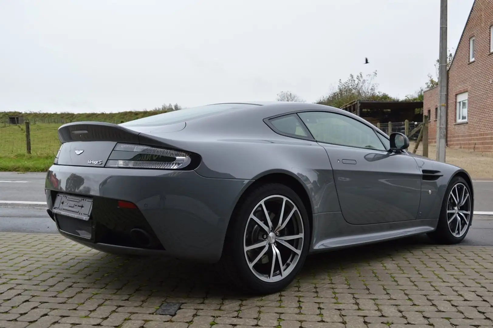 Aston Martin Vantage S V8 4.7i Swedish forest edition 1 / 4 - 18.000 km Gris - 2
