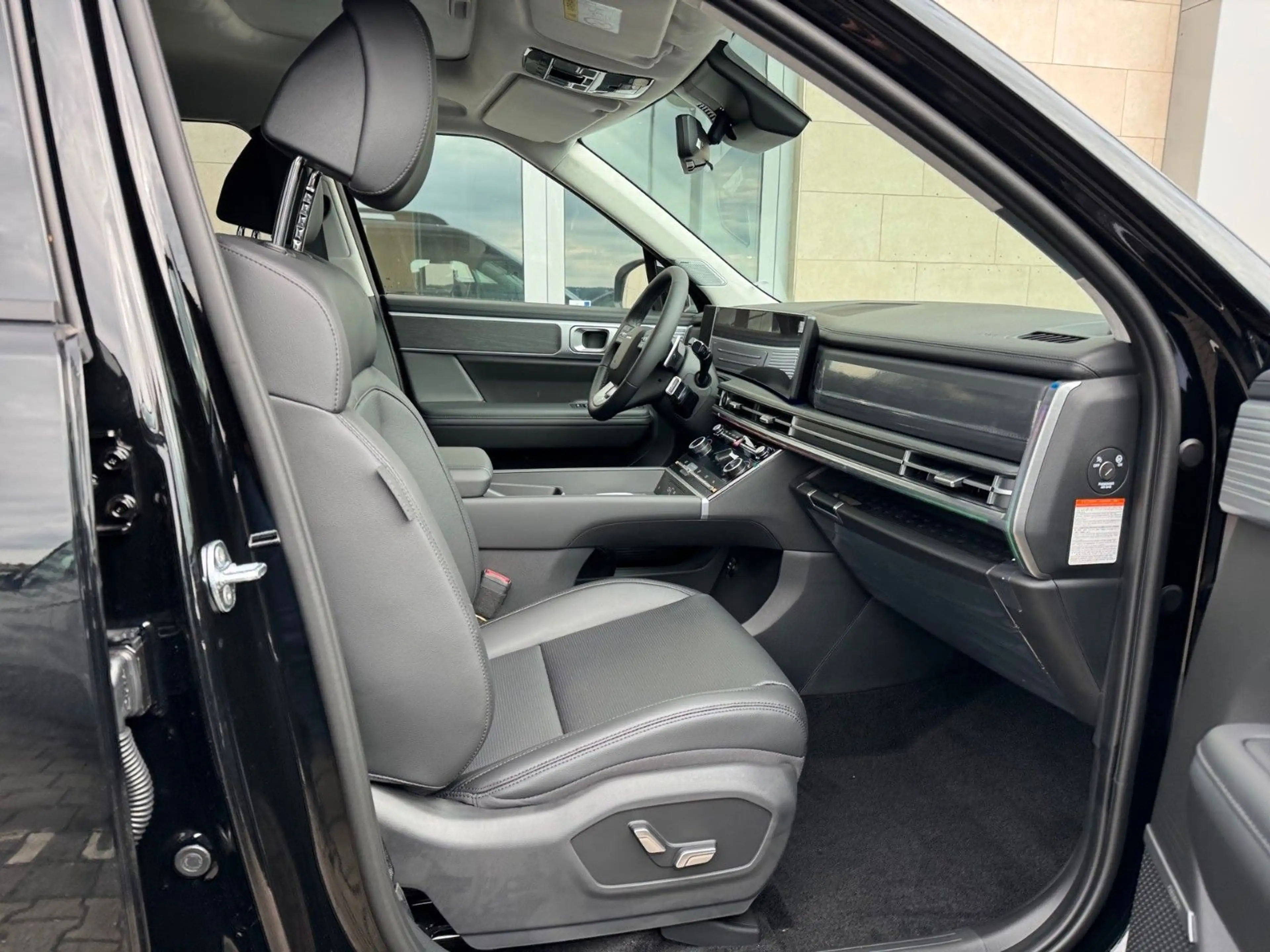 Hyundai SANTA FE 1.6 T-GDIHEV Signature 4WD Auto — photo 12