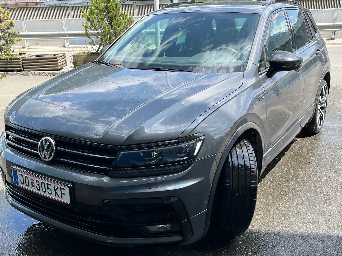 Volkswagen Tiguan 2,0 TDI SCR 4Motion Highline DSG, R-LINE Schwarz - 2