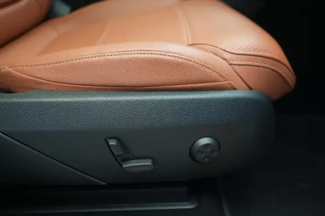 Mercedes-Benz GLC view 11