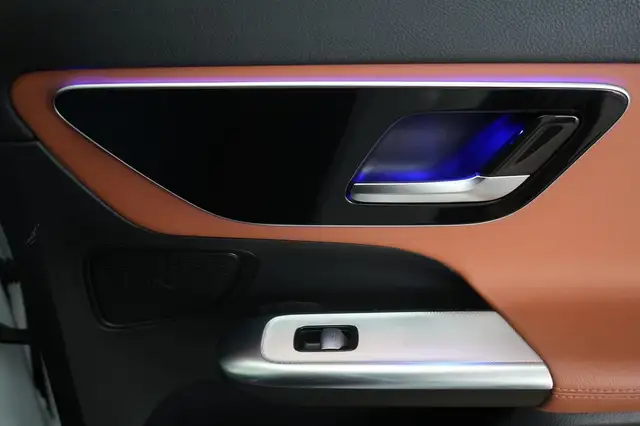 Mercedes-Benz GLC view 9