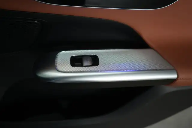 Mercedes-Benz GLC view 10
