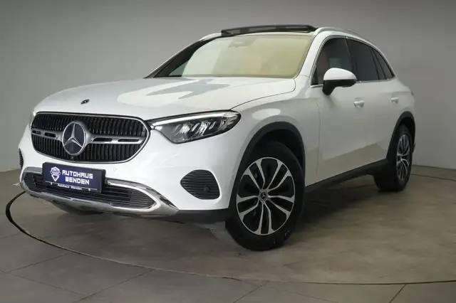 Mercedes-Benz GLC view 3