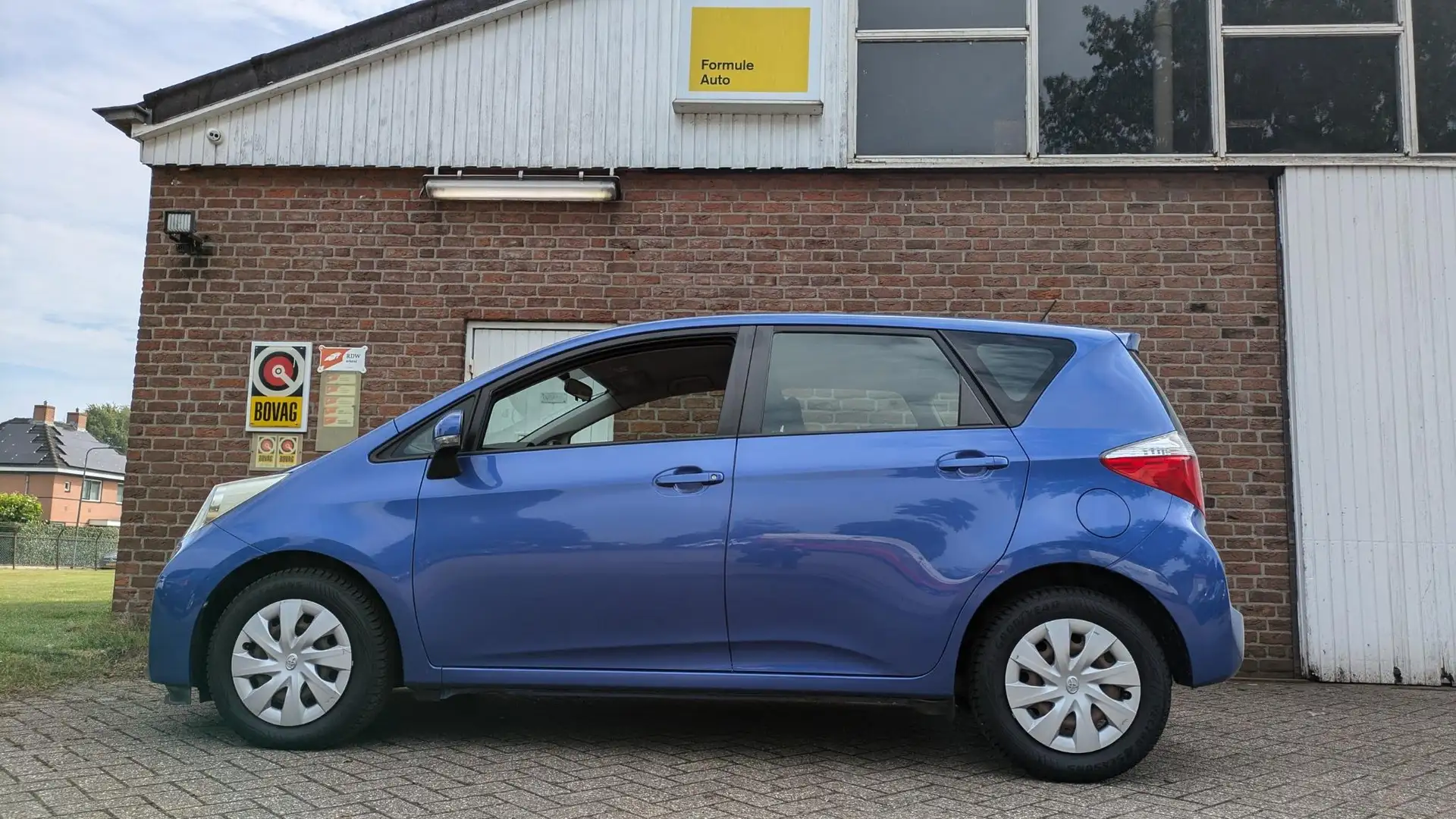 Toyota Verso-S 1.3 VVT-i Aspiration - camera - navi- bluetooth Bleu - 1