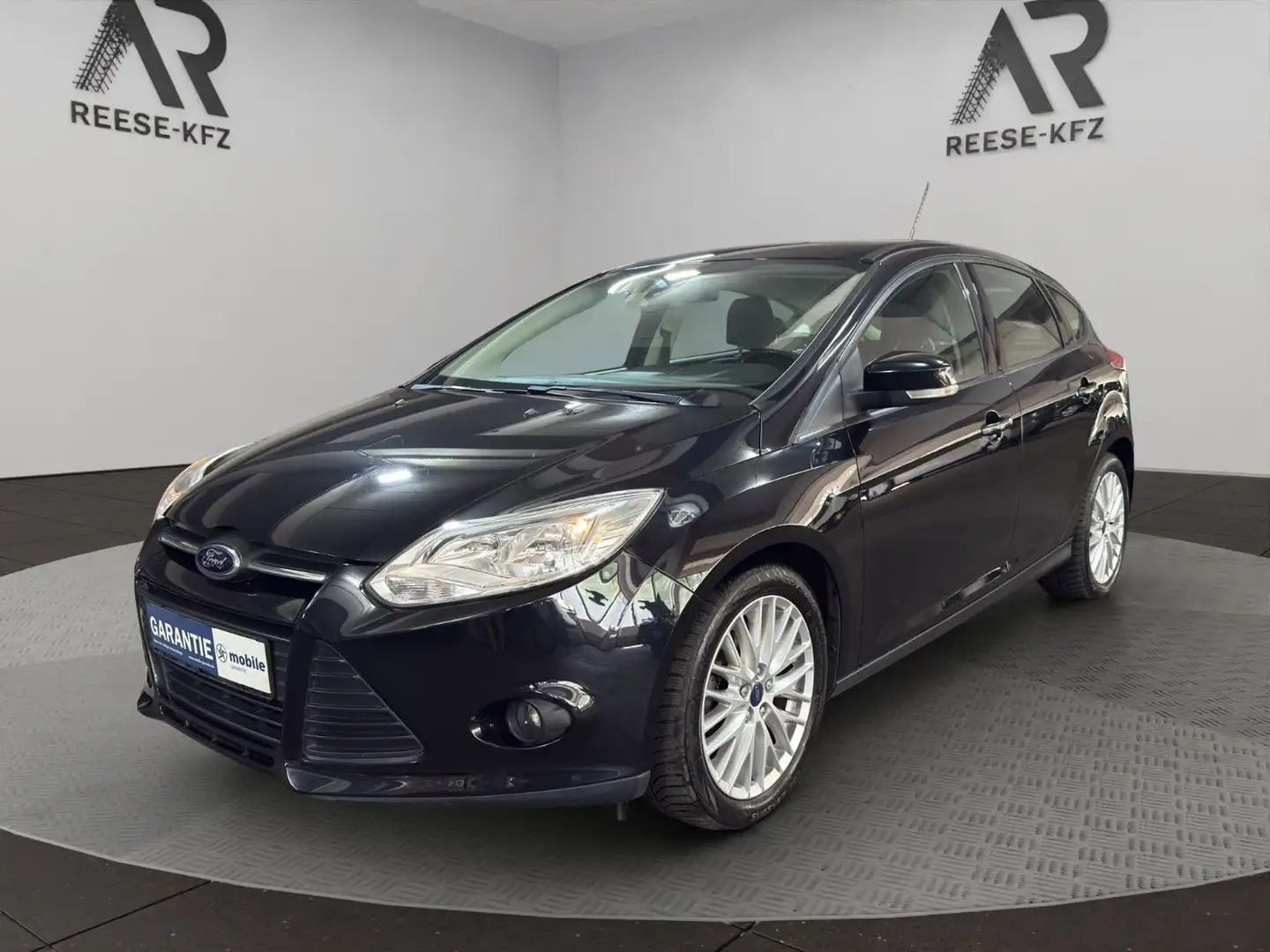 Ford Focus Lim. Sync Edition PDC SHZ Alu Tüv 2.Hd Zwart - 1