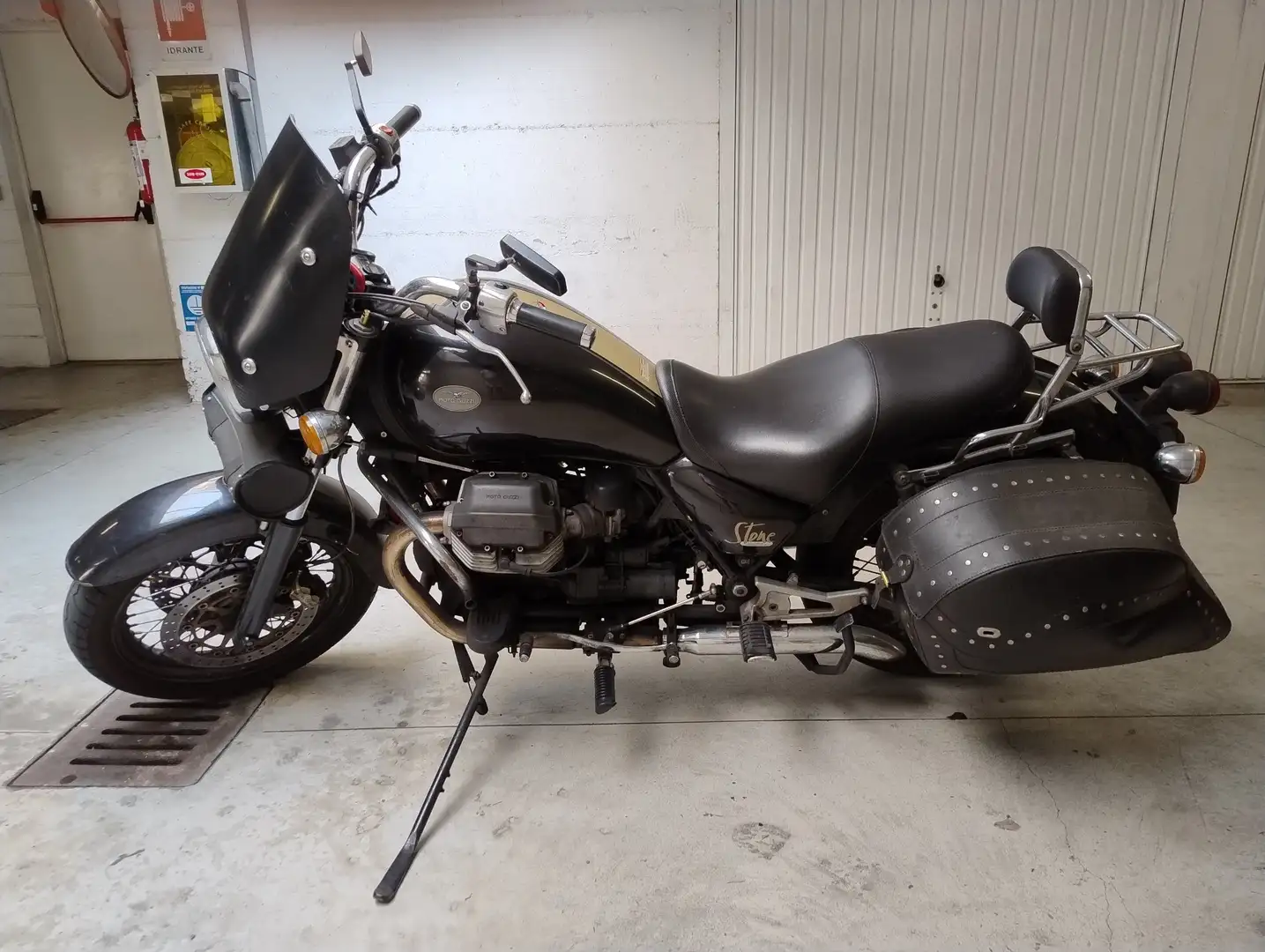 Moto Guzzi California 1100 crna - 2