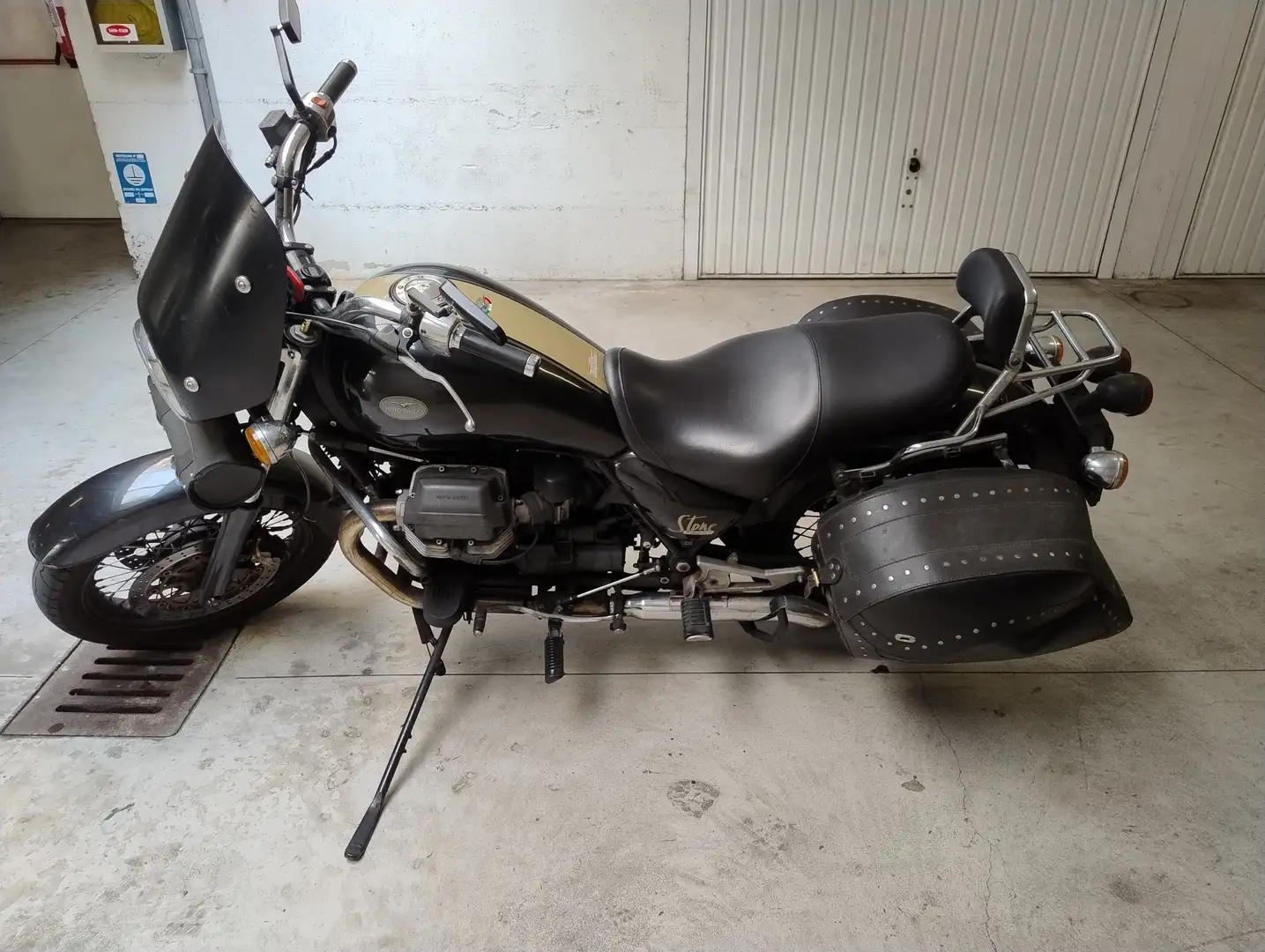 Moto Guzzi California 1100 crna - 1