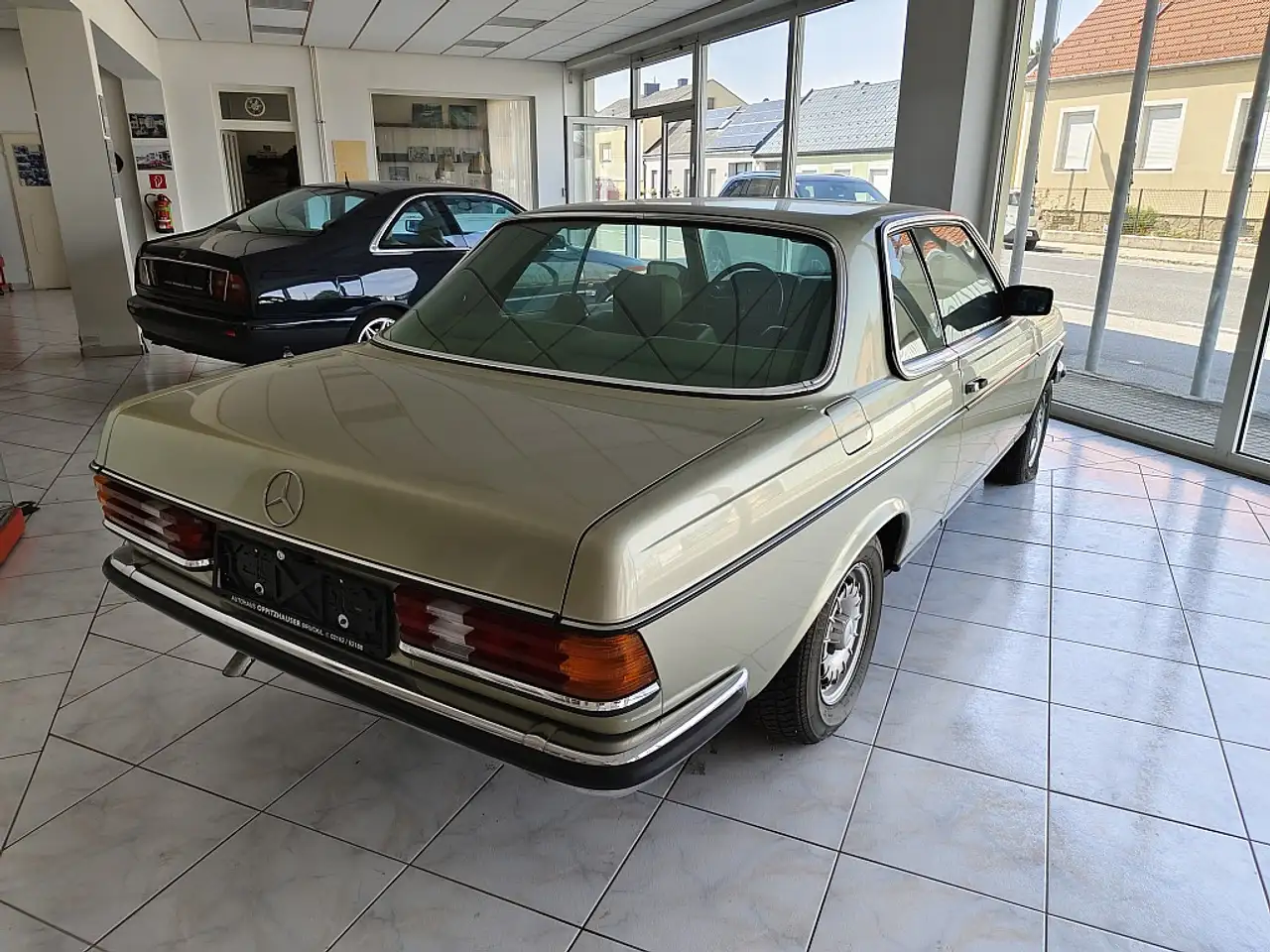 Mercedes-Benz 230 CE - 123243, foto 4