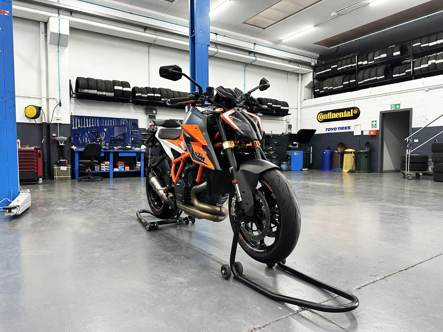 KTM 1290 Super Duke R - 1