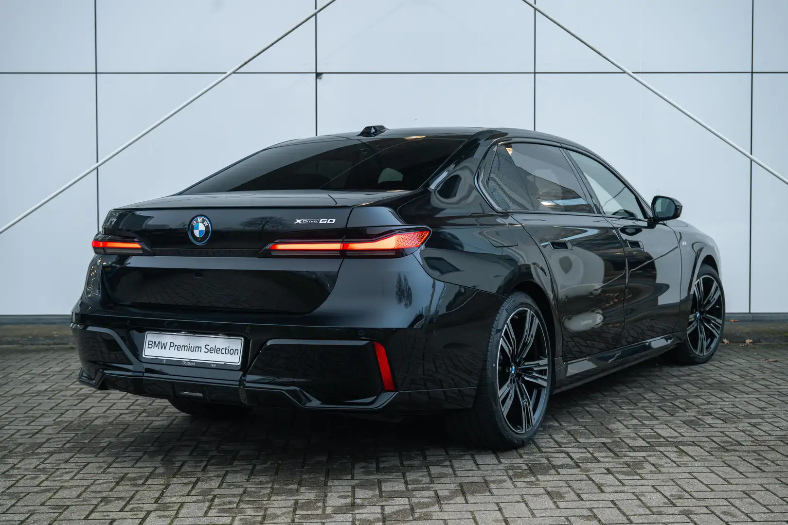 BMW i7 xDrive60 High Executive M Sport / Panoramadak / Tr Nero - 2