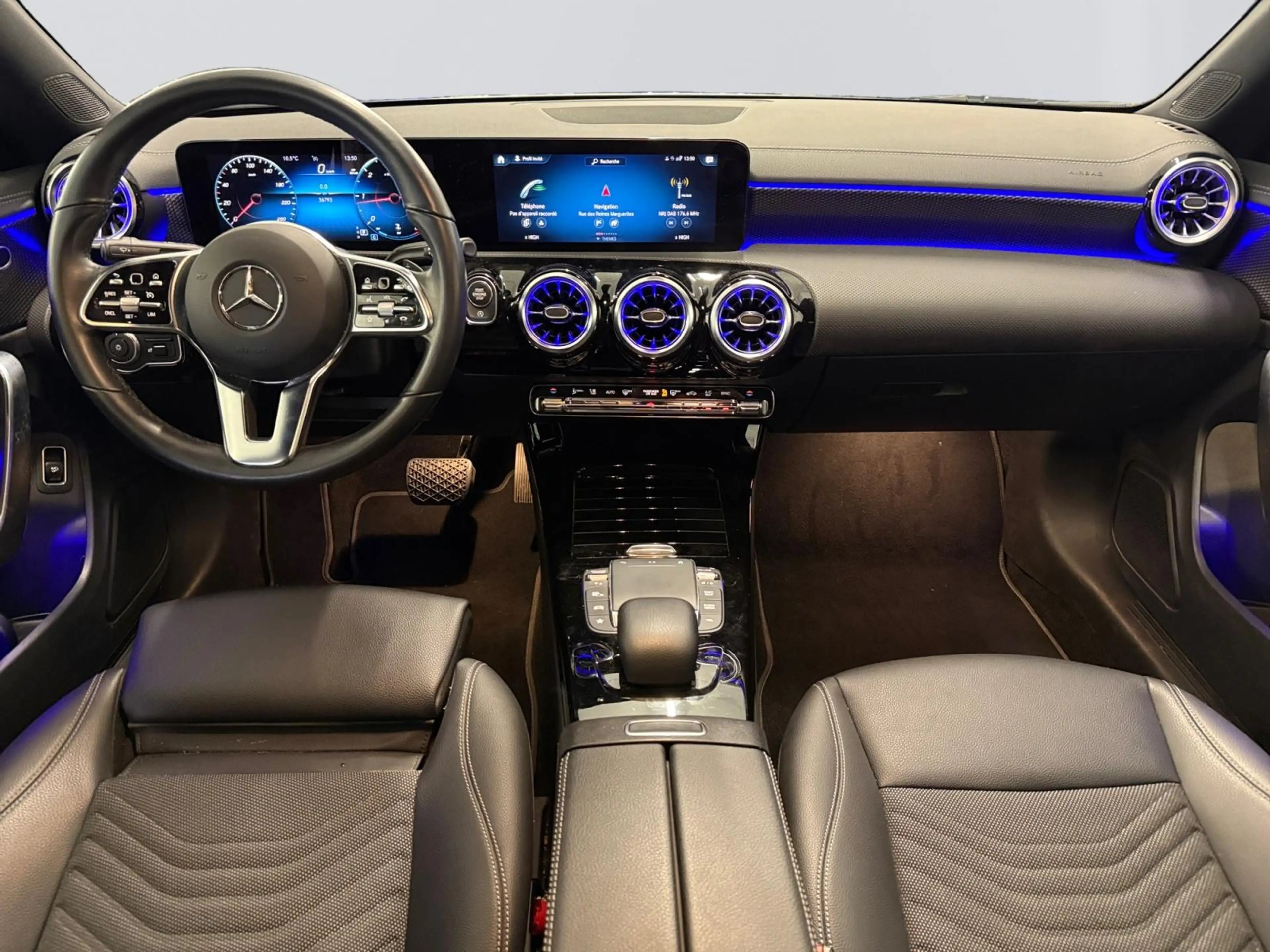 Mercedes-Benz CLA 180 d Coupé Progressive — photo 13