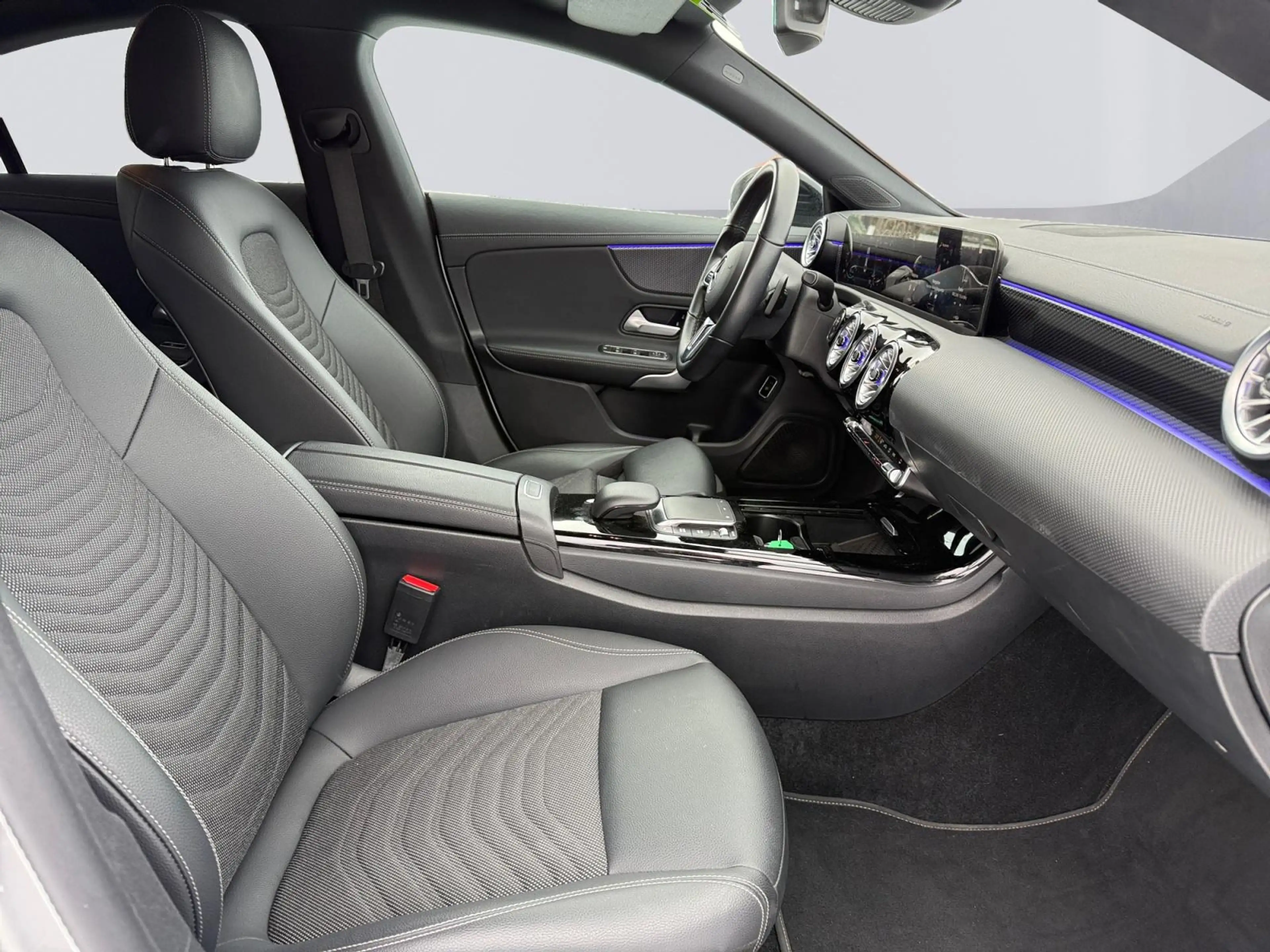 Mercedes-Benz CLA 180 d Coupé Progressive — photo 12