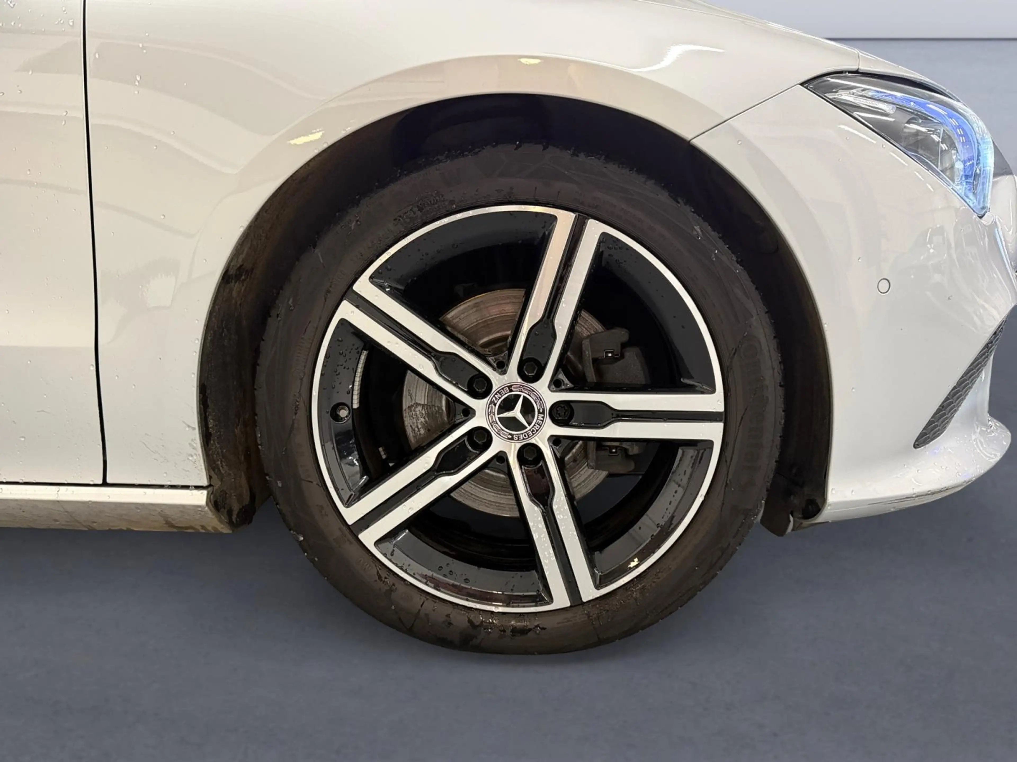Mercedes-Benz CLA 180 d Coupé Progressive — photo 4