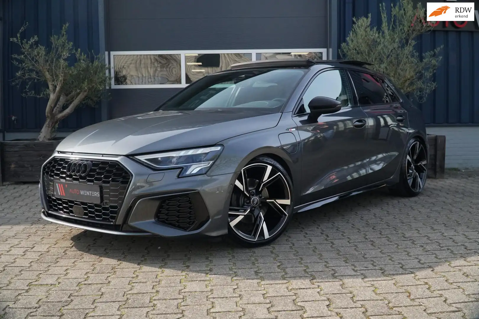 Audi A3 Sportback 40 TFSI e Edition PANO|CAMERA|SLINE Szürke - 1