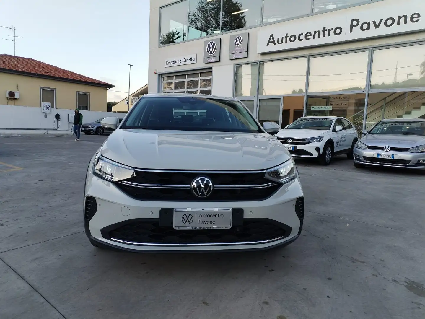 Volkswagen Taigo 1.0 tsi Life 95cv -Led-Tech Pack-Climatronic- Gris - 2