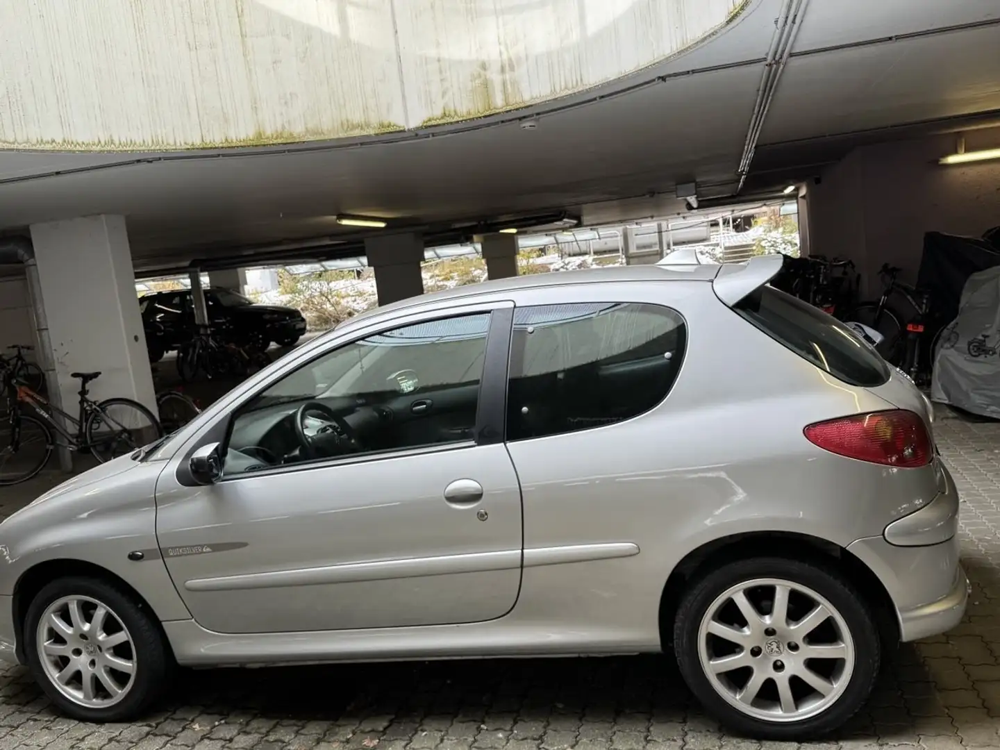 Peugeot 206 style 1,6 Motor Silber - 2
