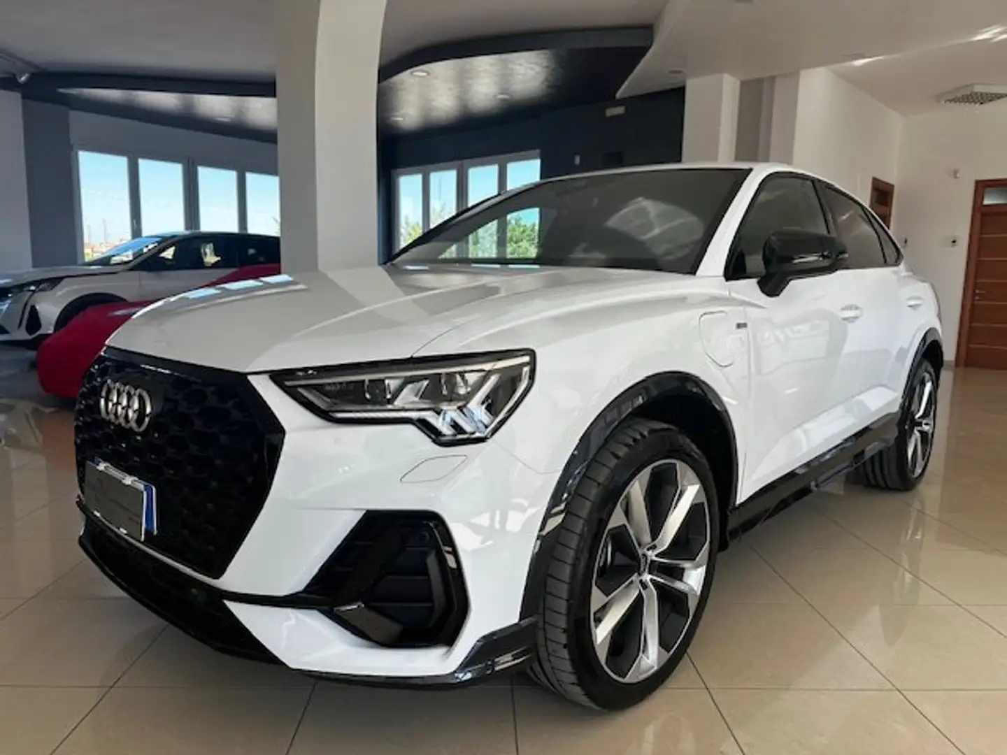 Audi Q3 Q3 Sportback 45 1.4 tfsi e Identity Black s-tronic Weiß - 1