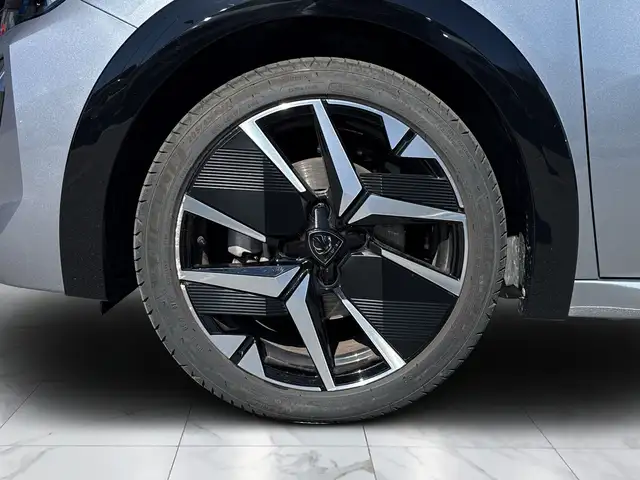 Peugeot 208 view 9