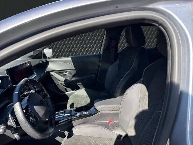 Peugeot 208 view 11