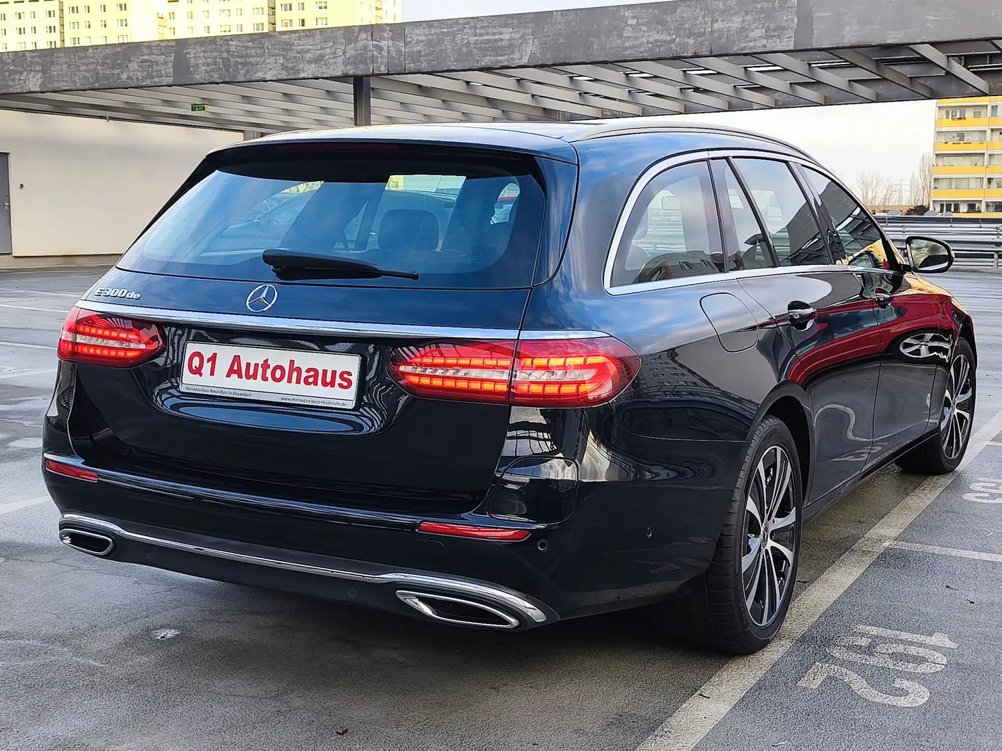 Mercedes-Benz E 300 T de AVANTG. T.LEDER/MBUX/AMBIENTE/RFK/EKLAPPE/AHK Noir - 2