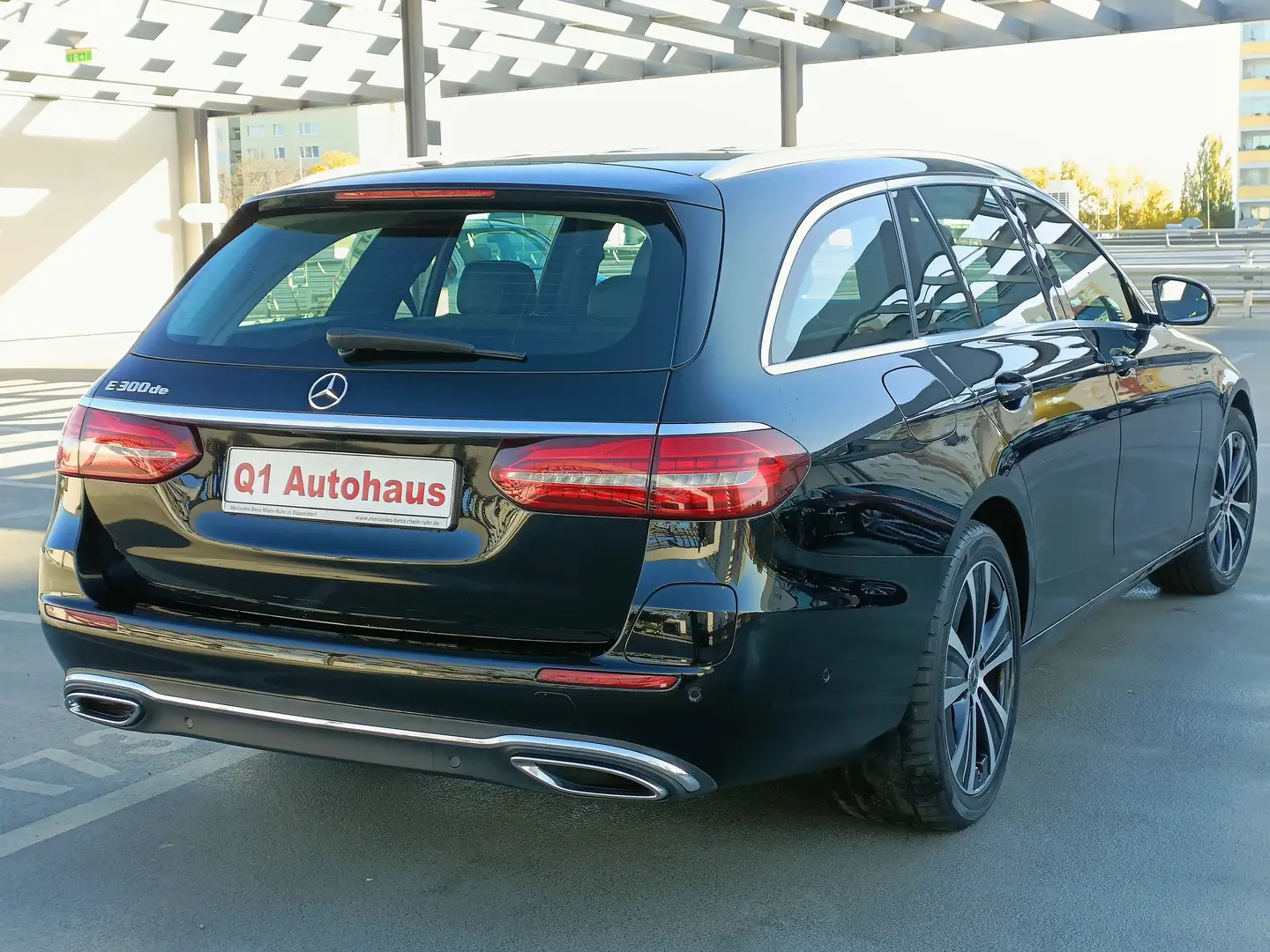Mercedes-Benz E 300 T de AVANTG. T.LEDER/MBUX/AMBIENTE/RFK/EKLAPPE/AHK Noir - 2