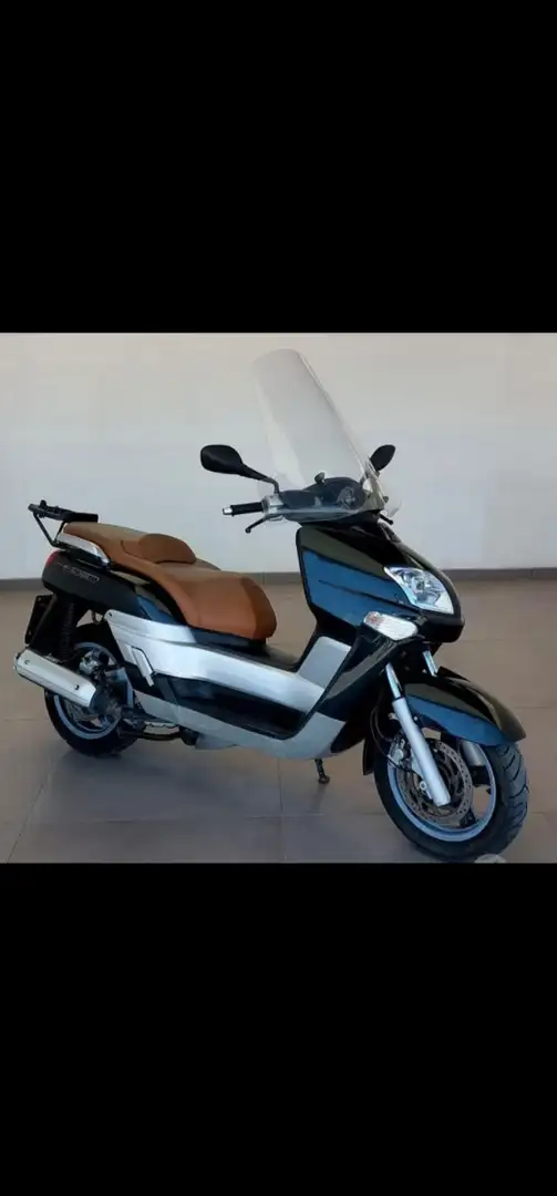 Yamaha Versity 300 Black - 1