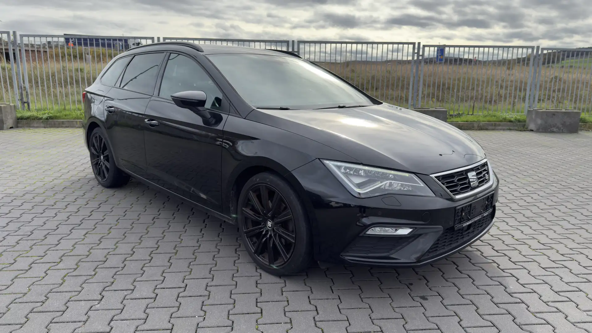 SEAT Leon 1.4 TSI DSG FR Navi Kessy Sound Virtual LED Noir - 1