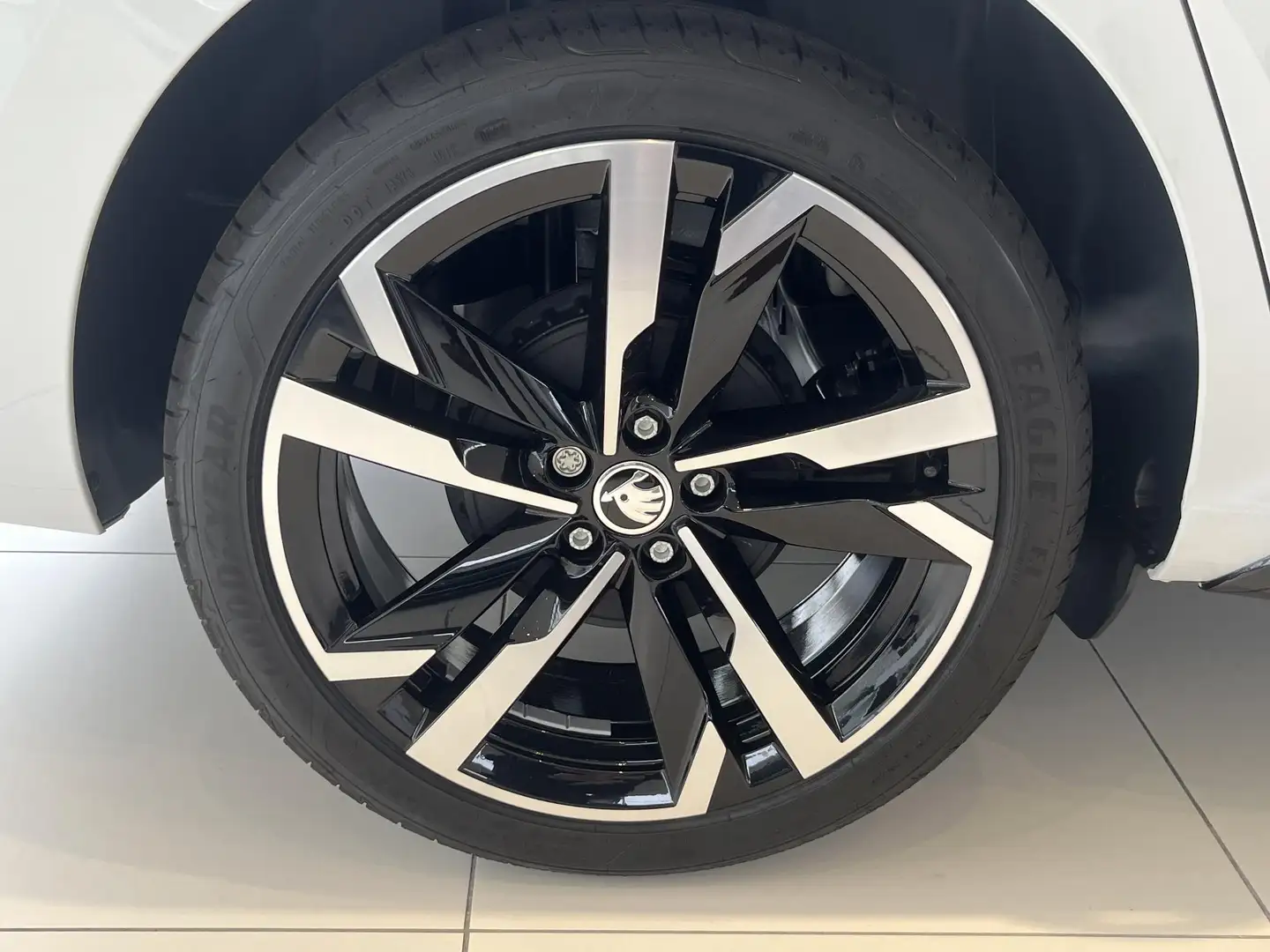 Skoda Scala 1.0 TSI Monte Carlo 115 PK | Automaat | Matrix LED Wit - 2
