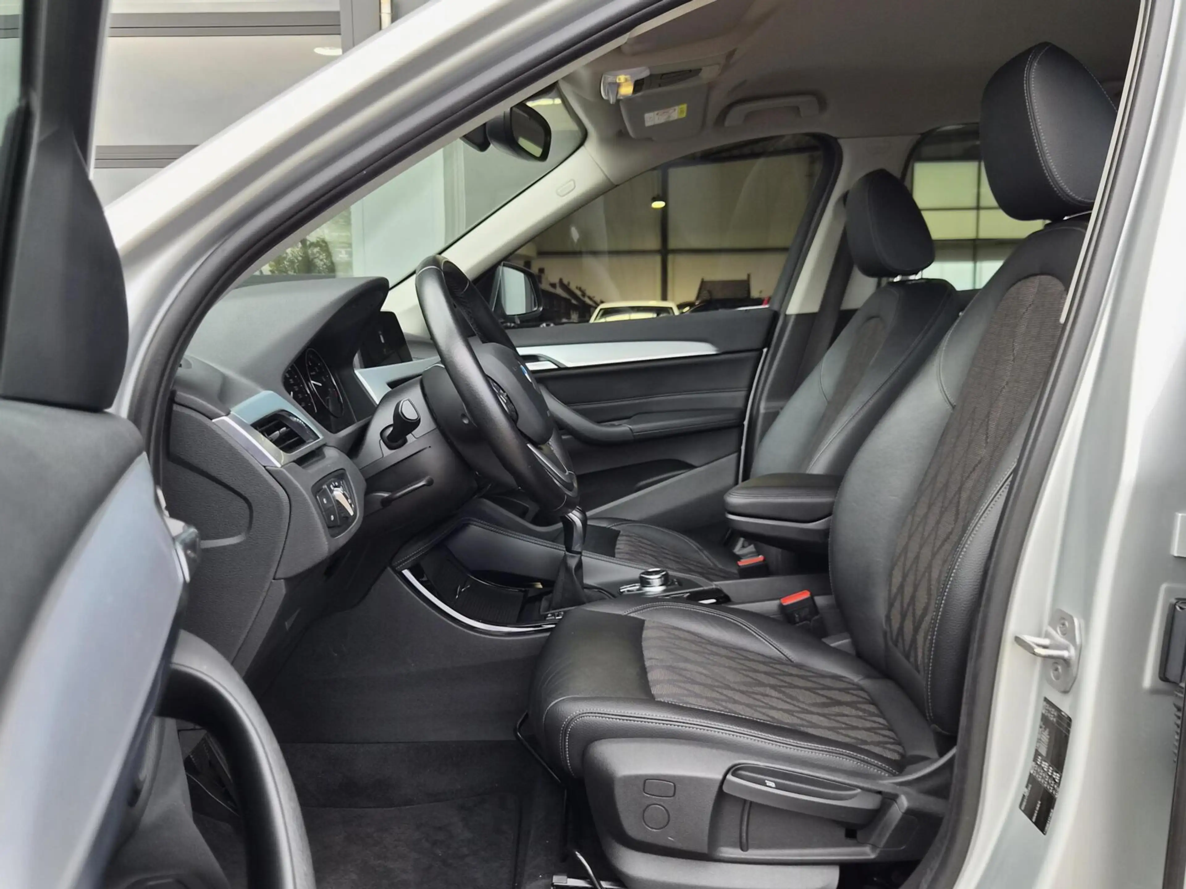 BMW X1 sDrive18i Executive X-Line 1e Eig! |Navi|H.Leer|Cl — photo 4