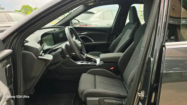 Audi Q5 view 4