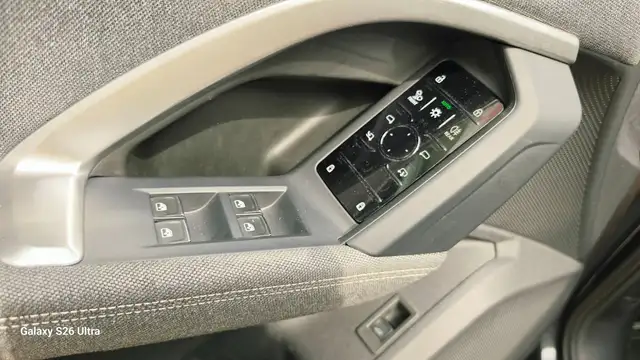 Audi Q5 view 14