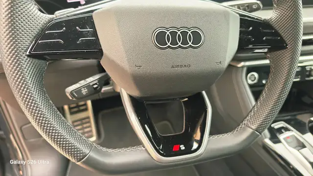 Audi Q5 view 12