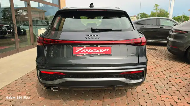 Audi Q5 view 13