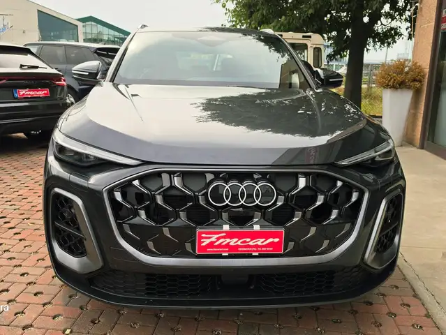 Audi Q5 view 2