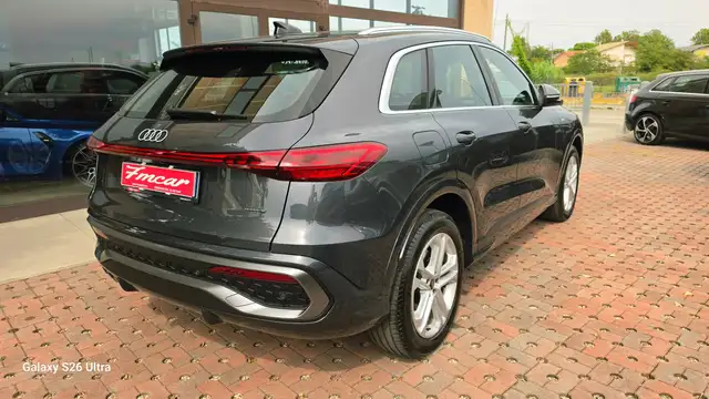 Audi Q5 view 5