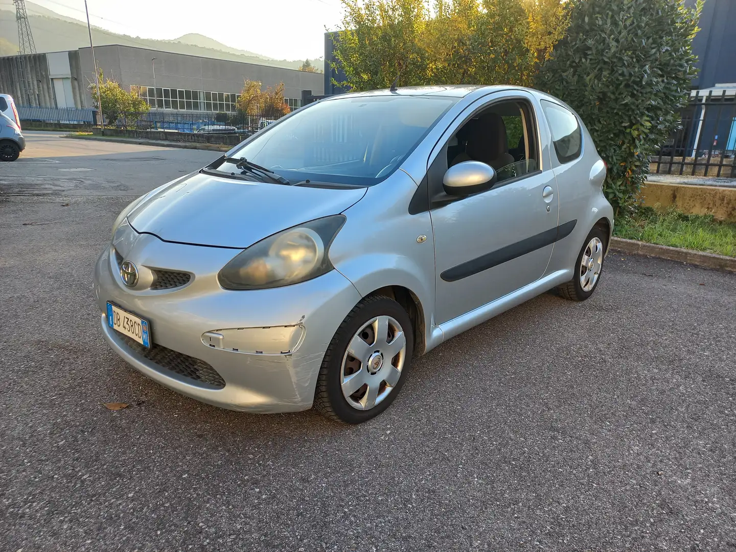 Toyota Aygo Aygo 3p 1.0 OK NEOPATENTATI Argento - 1