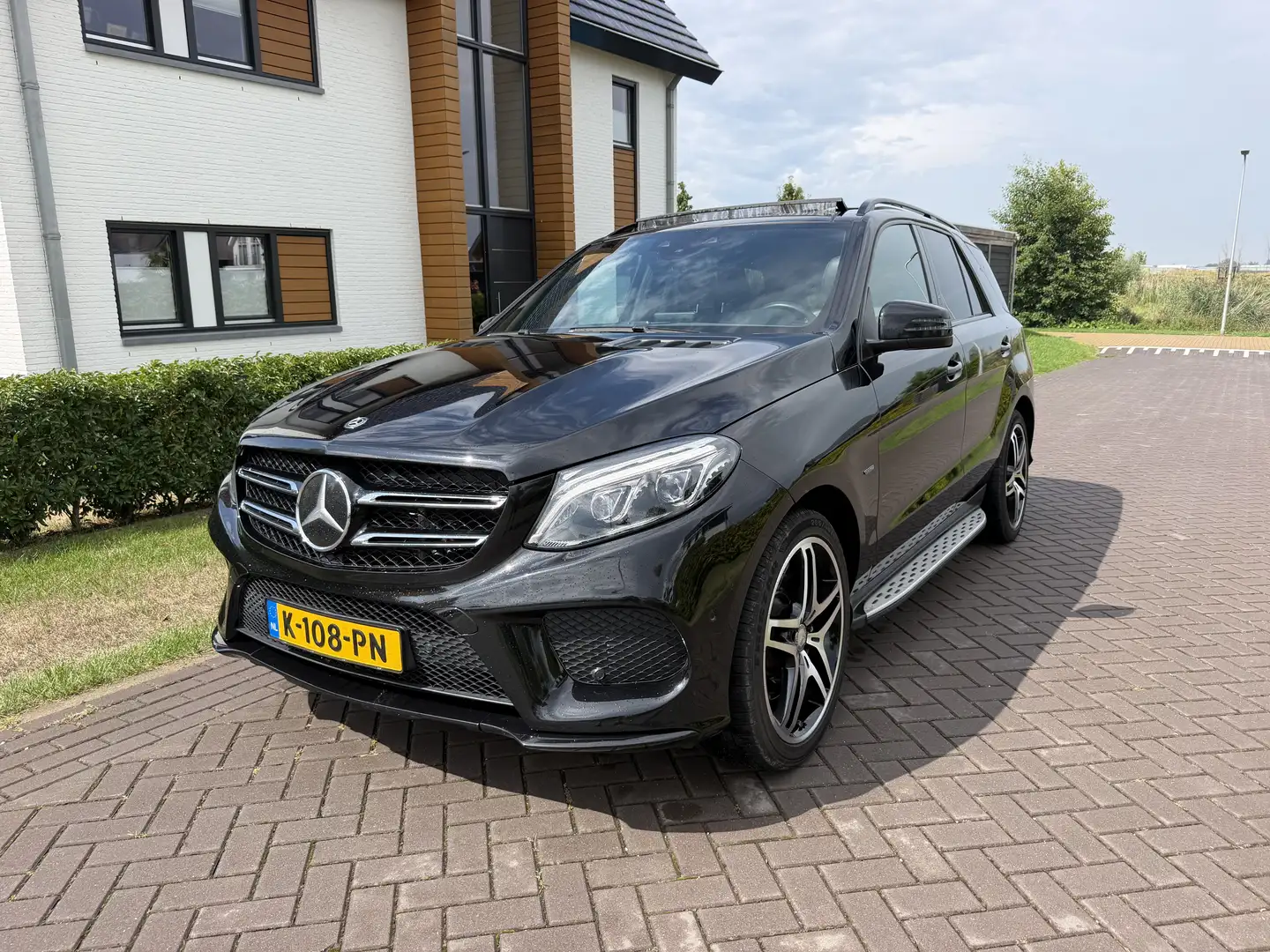 Mercedes-Benz GLE 500 E AMG Schwarz - 1