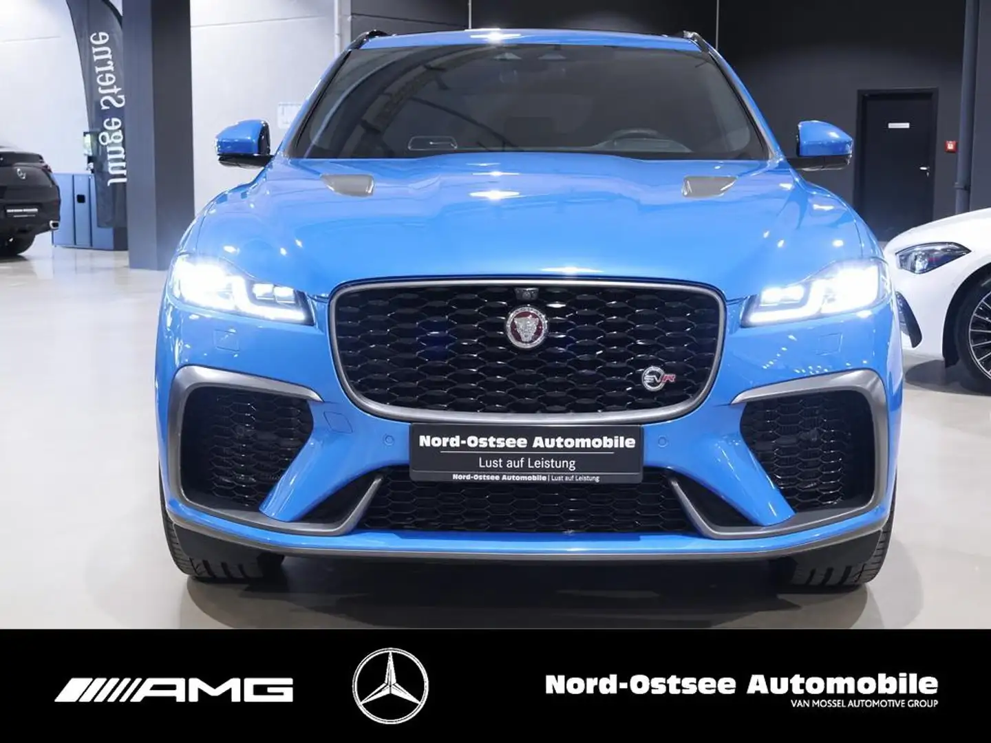 Jaguar F-Pace P550 SVR AWD HUD SD KAMERA PDC SURROUND Blau - 2