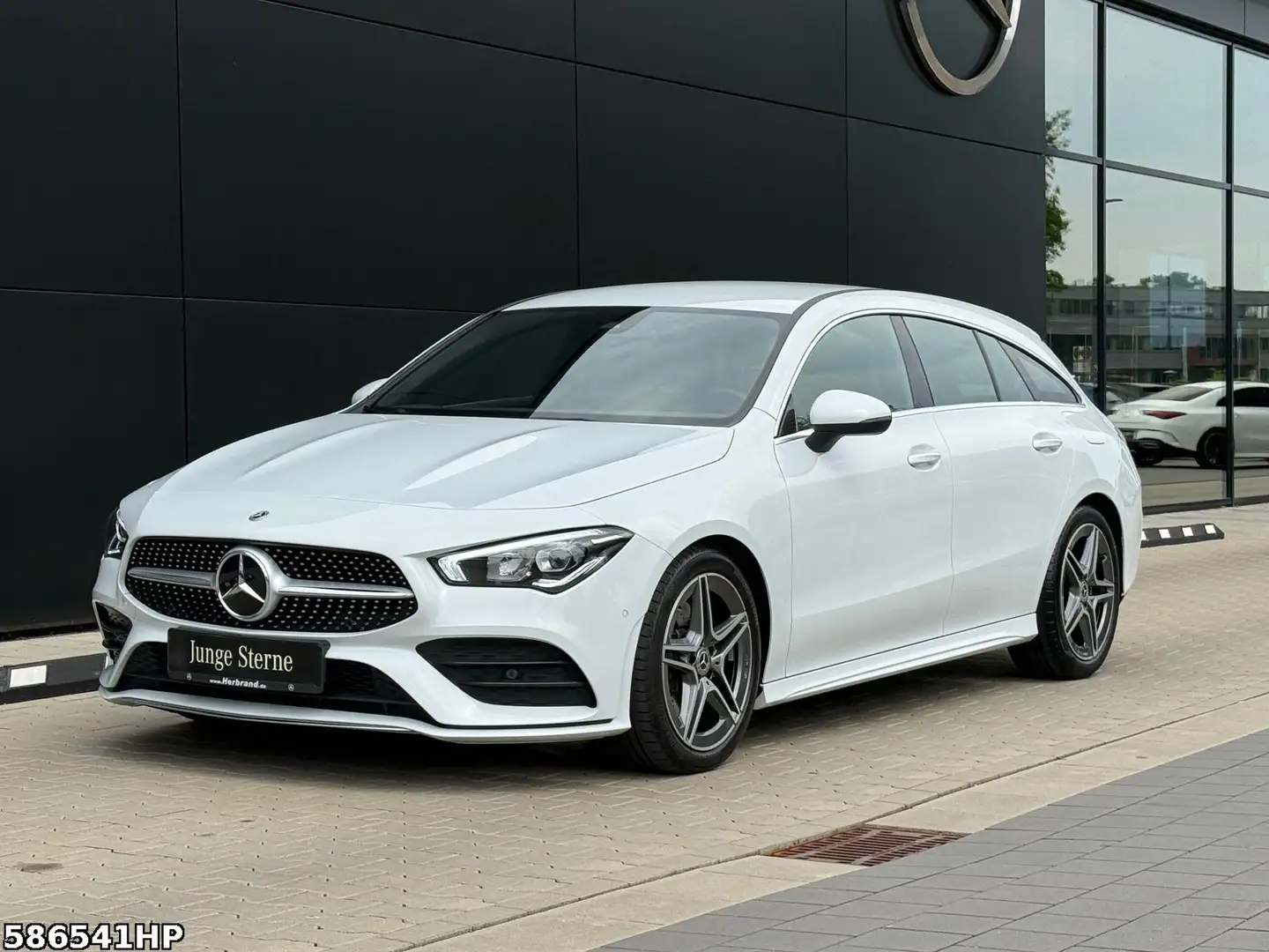 Mercedes-Benz CLA 200 AMG DISTRONIC Rückfahrk. Weiß - 1