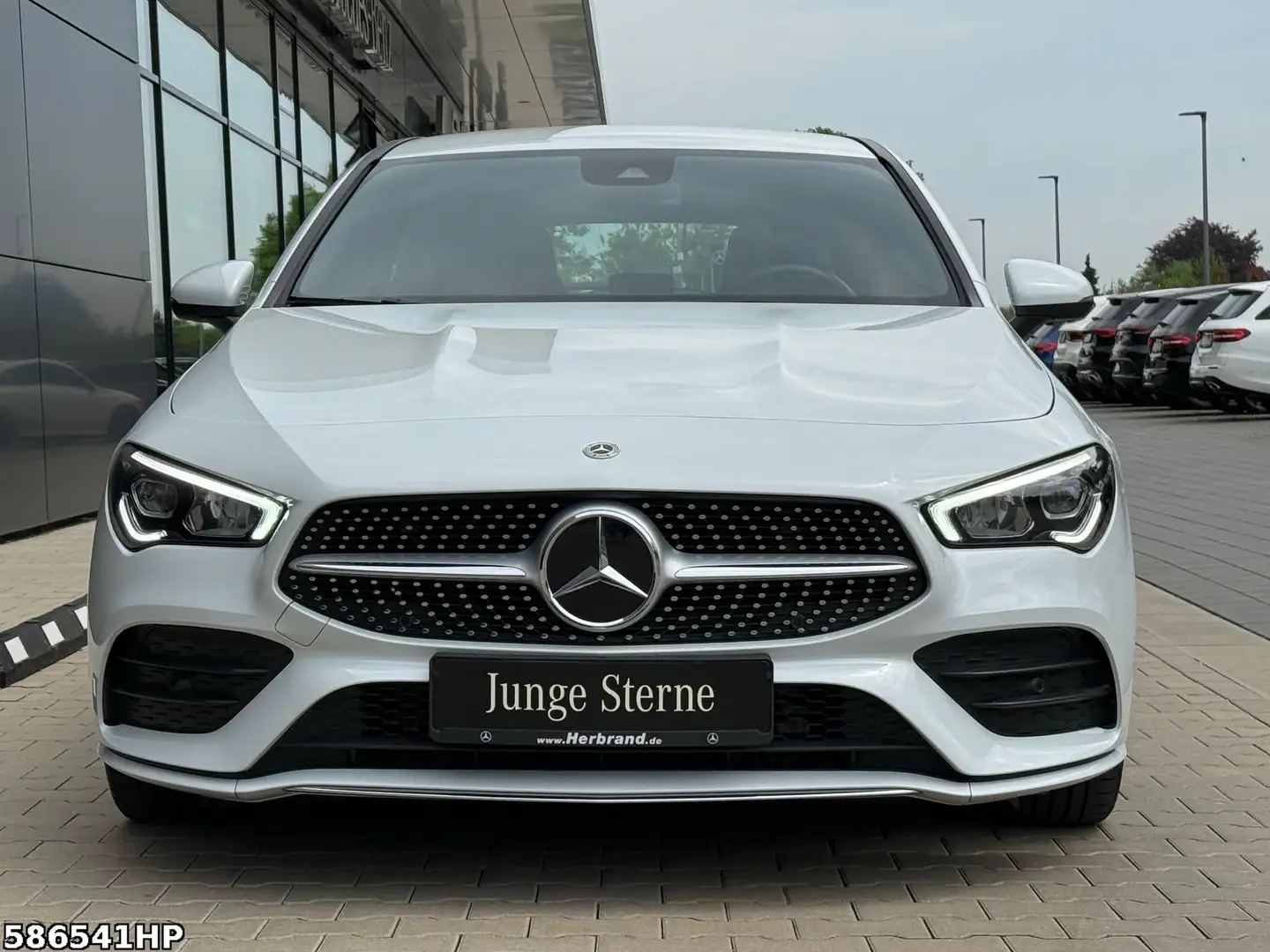 Mercedes-Benz CLA 200 AMG DISTRONIC Rückfahrk. Weiß - 2