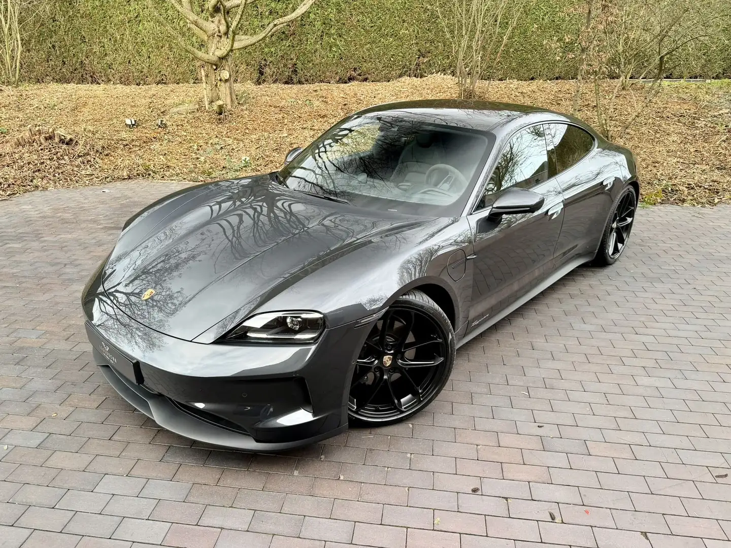 Porsche Taycan Facelift 105 kWh/BOSE/Pano/ACC/Chrono/Surround/Top Gris - 2